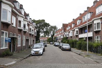 914449 Gezicht in de Ferdinand Bolstraat te Utrecht, uit het oosten.